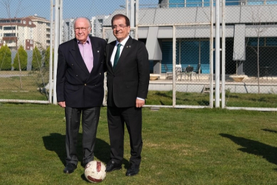 Sedat Yalçın’dan Bursaspor’a ziyaret.