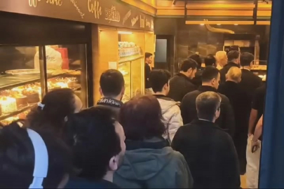 Bursa'da iftar öncesi fırınlarda pide kuyruğu oluştu