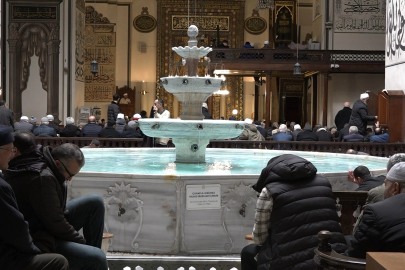 Ramazan'ın ilk cumasında Ulu Cami doldu taştı