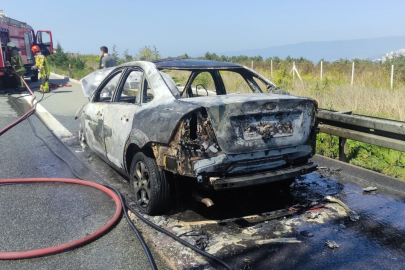 Bursa’da seyir halindeki otomobil alev alev yandı