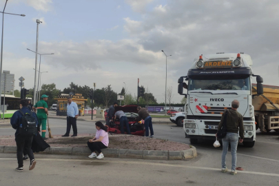 Hafif ticari aracın çarptığı tır refüje daldı! 1 yaralı