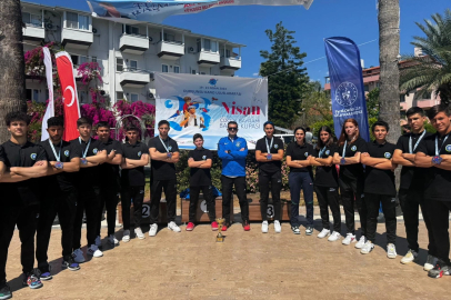 Bursa Büyükşehir Belediyesporlu kanocular 12 madalya 1 kupa kazandı