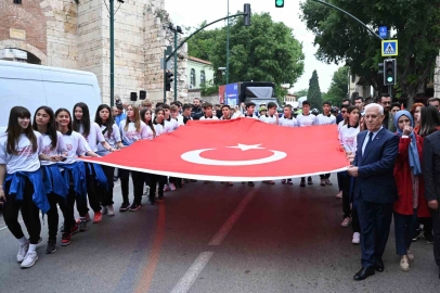 Bursa’da 19 Mayıs coşkusu kortej yürüyüşüyle başladı