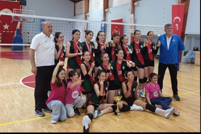 Midi Kızlar Gelişim Ligi şampiyonu Hürriyetspor