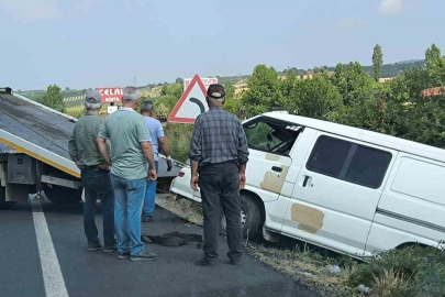 Kontrolden çıkan minibüs şarampole uçtu! 5 yaralı