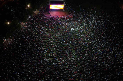 Binlerce Bursalı milli maçı beraber izledi