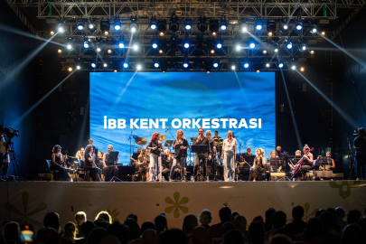 Bursa Festivali'nde 90'lar konseri unutulmaz anlar yaşattı