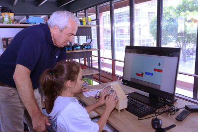 Nilüfer'de "Kendin Yap" kültürüyle gençler üreterek öğreniyor