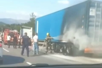 Tırın dorsesi alev alev yandı