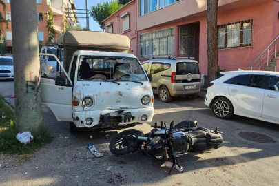 Kamyonun camından içeri girdi