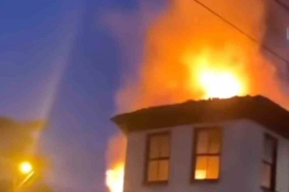 Bursa'da metruk binada yangın