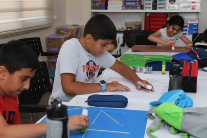 Bursa'da yapılan yaz kurslarında çocuklar eğlenerek öğreniyor