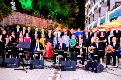 İnegöl Belediyesi Türk Müziği Korosu Oylat’ta unutulmaz bir gece yaşattı