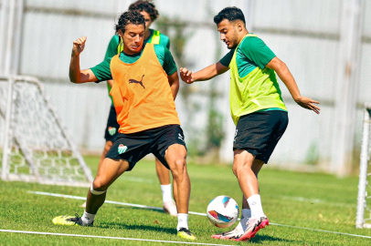 Bursaspor'da idmanlar bütün hızıyla devam ediyor