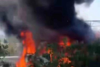 Bursa'da seyir halinde giden kamyonet alev aldı