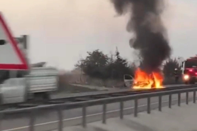 Arıza yapan araç alev alev yandı