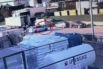 Motosiklet otomobille çarpıştı! 2 yaralı