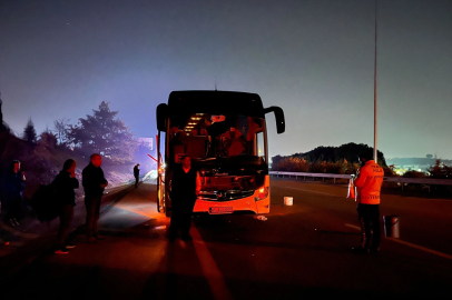 Yolun karşısına geçmek isteyen kadına otobüs çarptı!