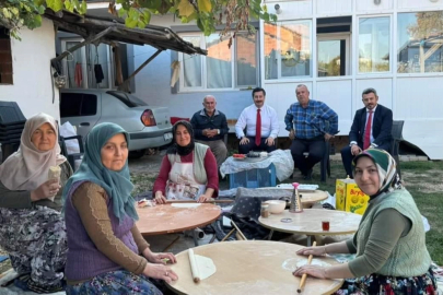 Başkan bazlama açtı pişirdi, köylülere ikram etti