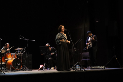 Bursa’da Feryal Öney ile türkü dolu gece