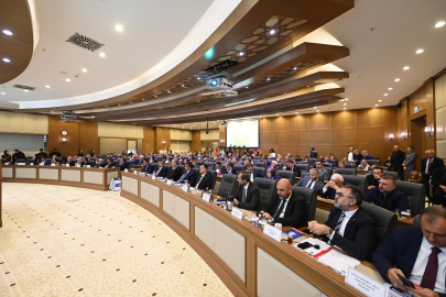 Bursa Büyükşehir Meclisi'nde camilere asılan tabela tartışması