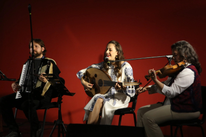 MEM Sahne’de Balkan rüzgarı esti