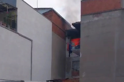 Bursa'da 3.kattaki daire alev alev yandı