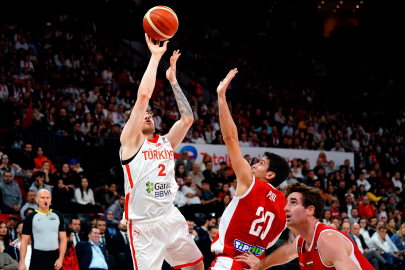 12 Dev Adam Macaristan'ı farklı yendi 92-66