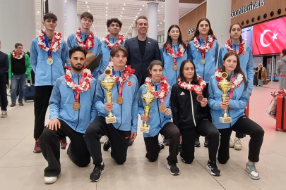 Bosna Hersek’te şampiyon olan Tekvando Milli Takımı yurda döndü
