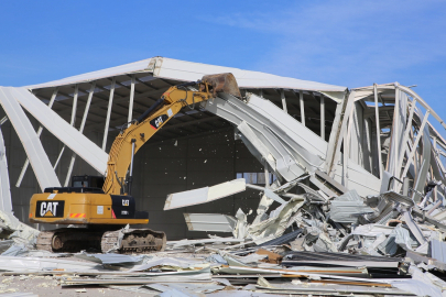 Nilüfer'de kaçak depo yıkıldı