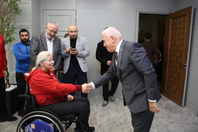 Şampiyon sporculardan Başkan Bozbey’e ziyaret