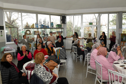 Türk Sanat Müziği Korosu, huzurevi sakinleri için söyledi