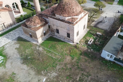 İznik'te tarihi mezarlık harabeye döndü