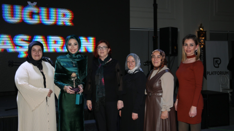 Platforium, “Hikayesi olan gece ile merhaba dedi”