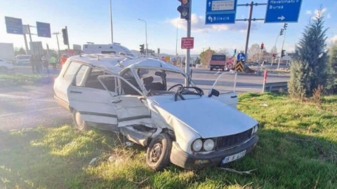Bursa'da kırmızı ışık ihlali 1 kişinin öldüğü kaza anı kamerada