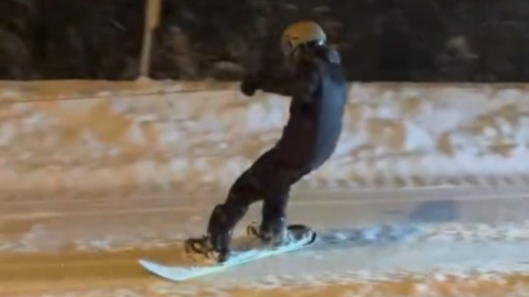 Uludağ'dan şehre snowboard ile indi