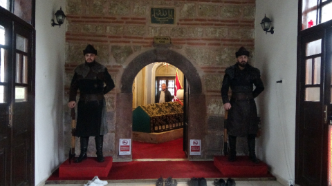 Ertuğrul Gazi Türbesi'ndeki 'Saygı Nöbeti' metni Söğüt ruhuna uygun olarak değiştirildi