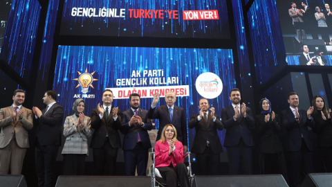 AK PARTİ GENÇLİK KOLLARI KONGRESİ’NİN DİVAN BAŞKANI AHMET KILIÇ OLDU