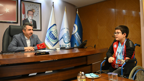 Tek koluyla şampiyonluğa kulaç atıyor