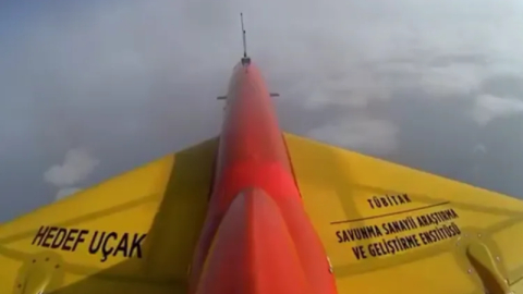 Türkiye'nin İlk Milli Hava-Hava Füzesi Hedefini Tam İsabet Vurdu