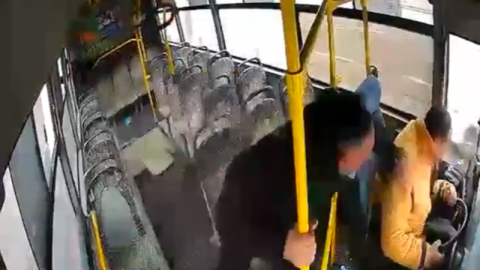 Otobüs şöförü fenalaştı, korku dolu anlar yaşandı