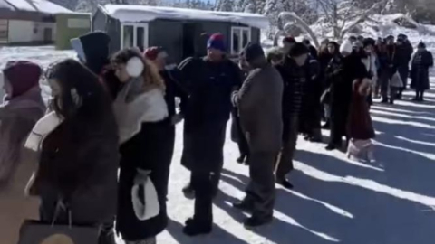 Teleferik gelmedi, vatandaşlar metrelerce kuyruk oluşturdu