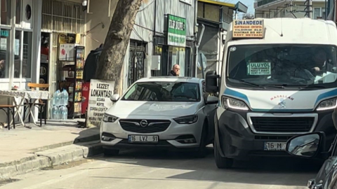 Aracı yola bırakıp gitti, metrelerce araç trafiği oluştu