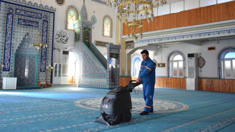 Yıldırım'daki camilerde Ramazan temizliği