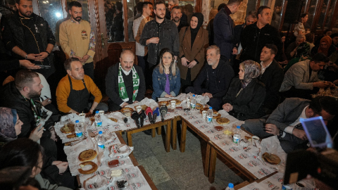 Mustafa Varank, Bursa'da vatandaşlarla sahurda bir araya geldi