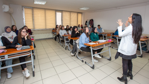 Bursa Büyükşehir, üniversite adaylarının yanında