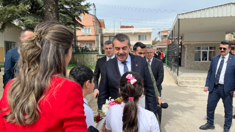 Seçim vaadinde bulunmuştu, Milli Eğitim Bakanı'nı sınıfına getirdi