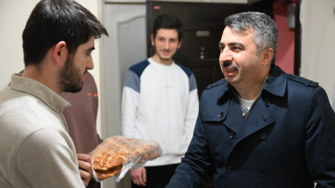 Başkan Yılmaz sahuru gençlerle yaptı