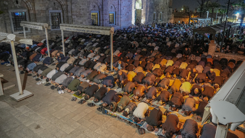Bursalılar Kadir Gecesi'nde Ulu Cami'ye akın etti
