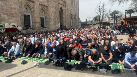 Ramazanın son cumasında Ulucami doldu taştı